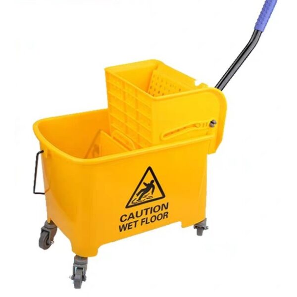 BUCKET WITH WRINGE